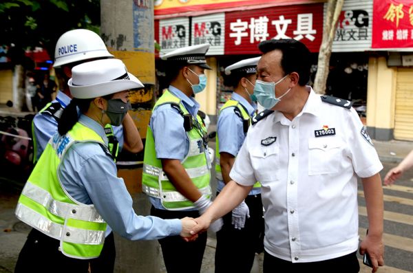 驻马店公安检查高考交通安保工作，多项举措保障考试顺利