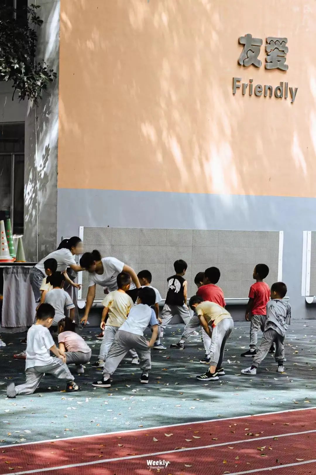 疫情下双职工家庭：一边上班，一边带娃太难了