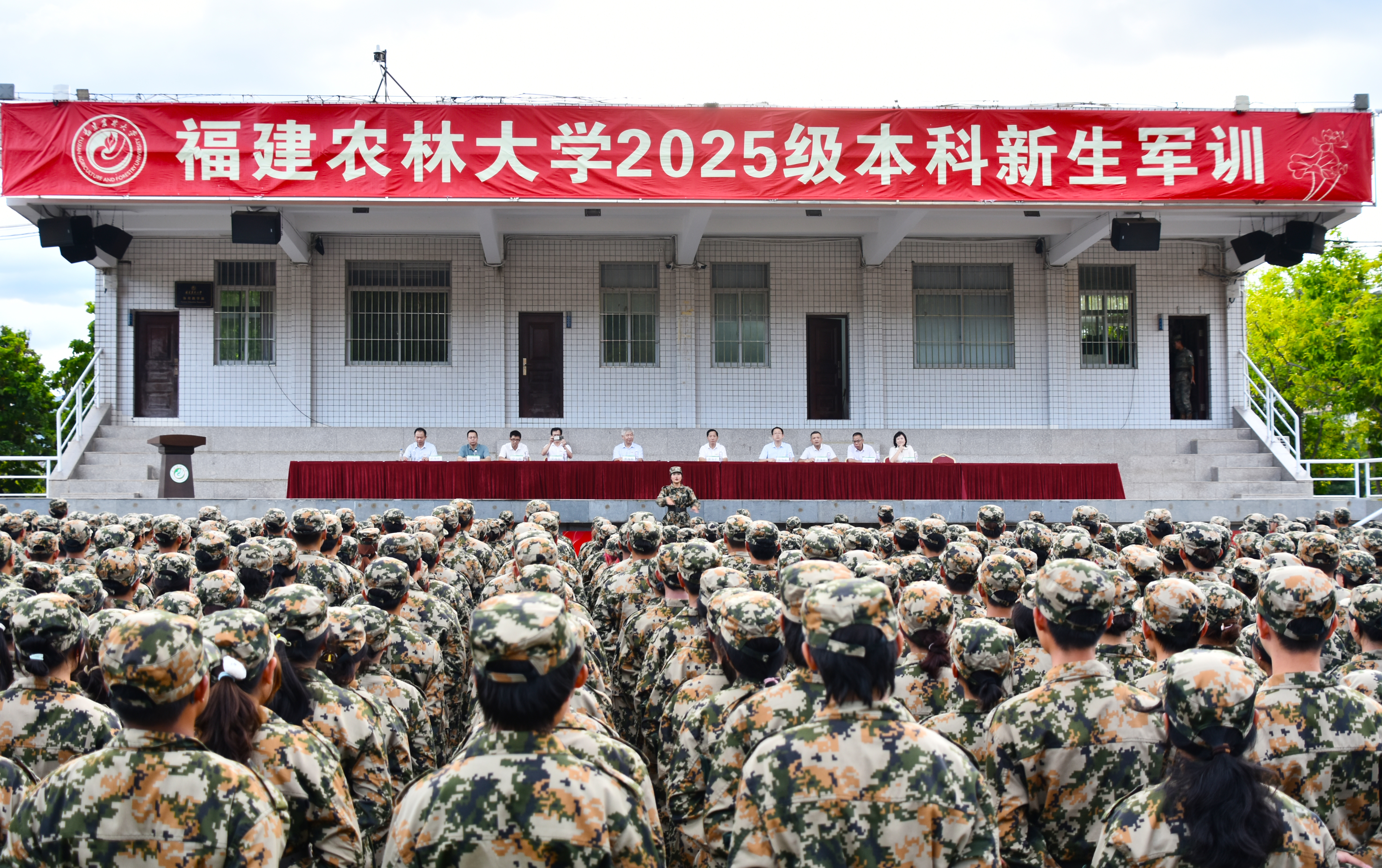 福建农林大学 2025 级新生军训拉歌比赛，唱响爱国情怀