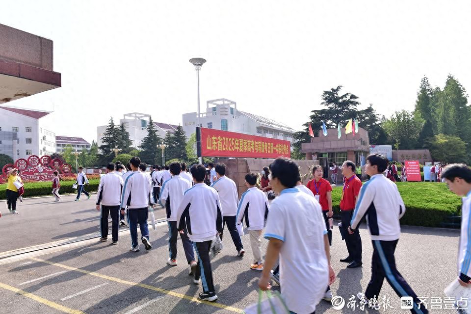 2025日照高考开考！多部门协作保障，家长花式送考助威