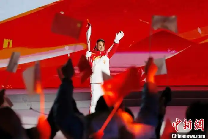 冬奥会火炬传递:百年首钢点燃奥运梦想,续写荣光
