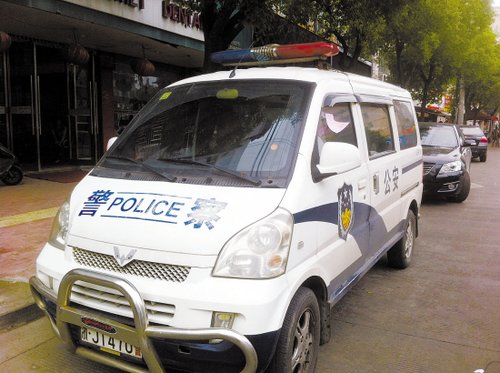 警车违章被贴罚单，违章罚款该交也得交