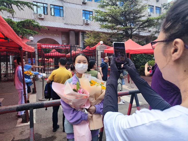 2023 年全国高考落幕，多地考生走出考场开启新起点