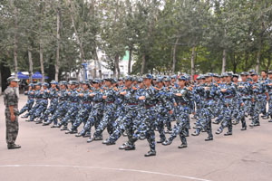 大学军训：从叛逆到成长，那些难忘的蜕变与收获