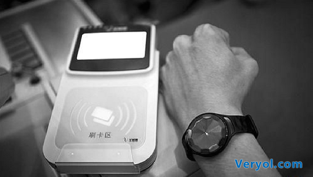 雾霾来袭北京启动单双号限行，刷刷手环成绿色出行新宠