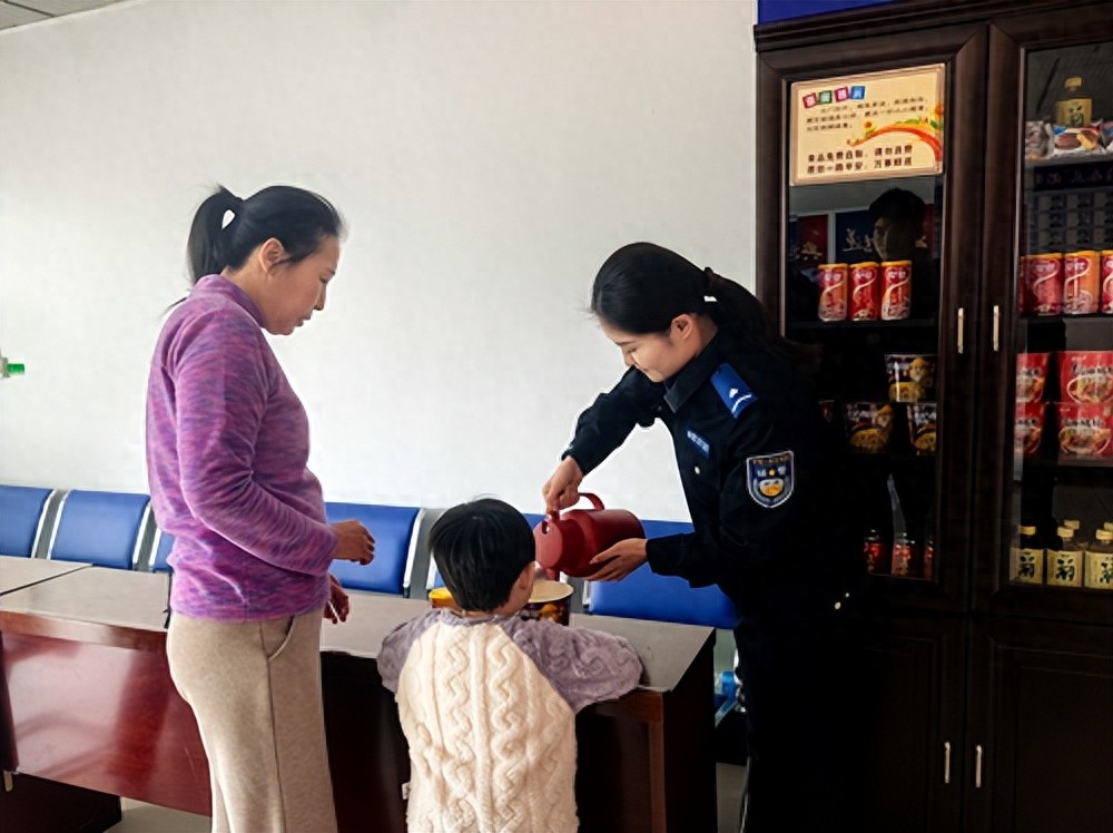 高速交警女警：守护春运回家路的暖心人