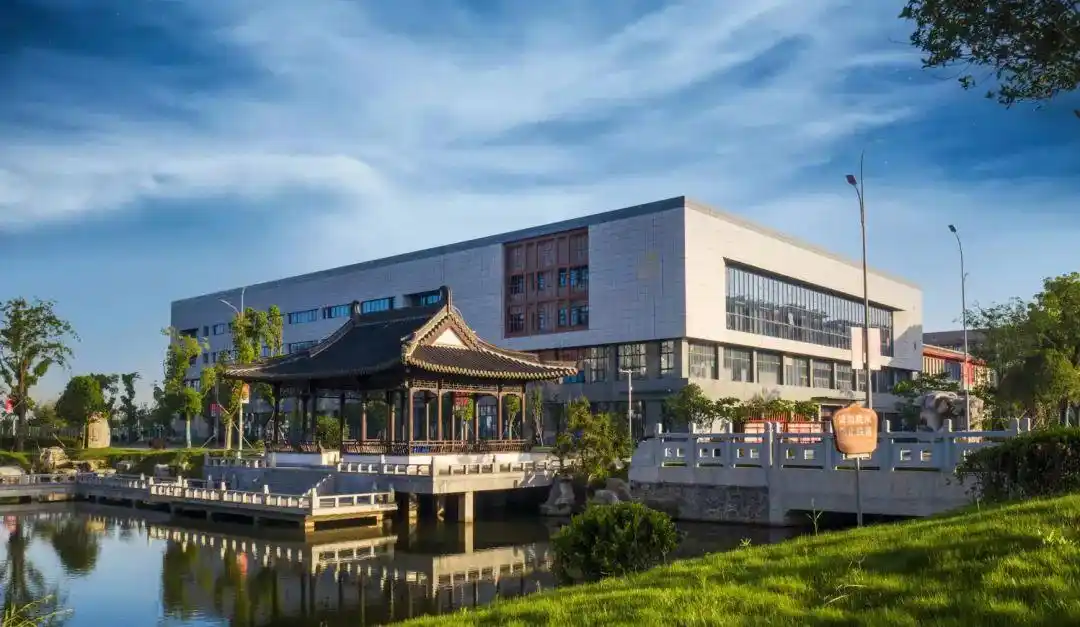 大学新生开学季,家长如何规划费用助力孩子完成学业?