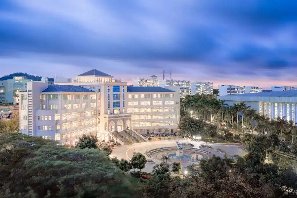 大学新生开学季,家长如何规划费用助力孩子完成学业?