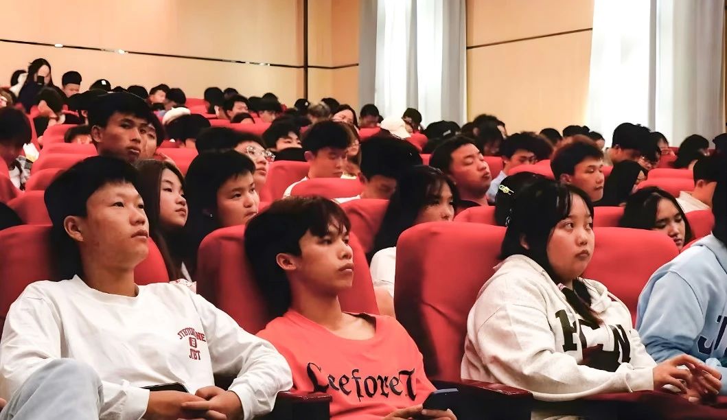 大学讲座:民警教你防诈骗,别再上当