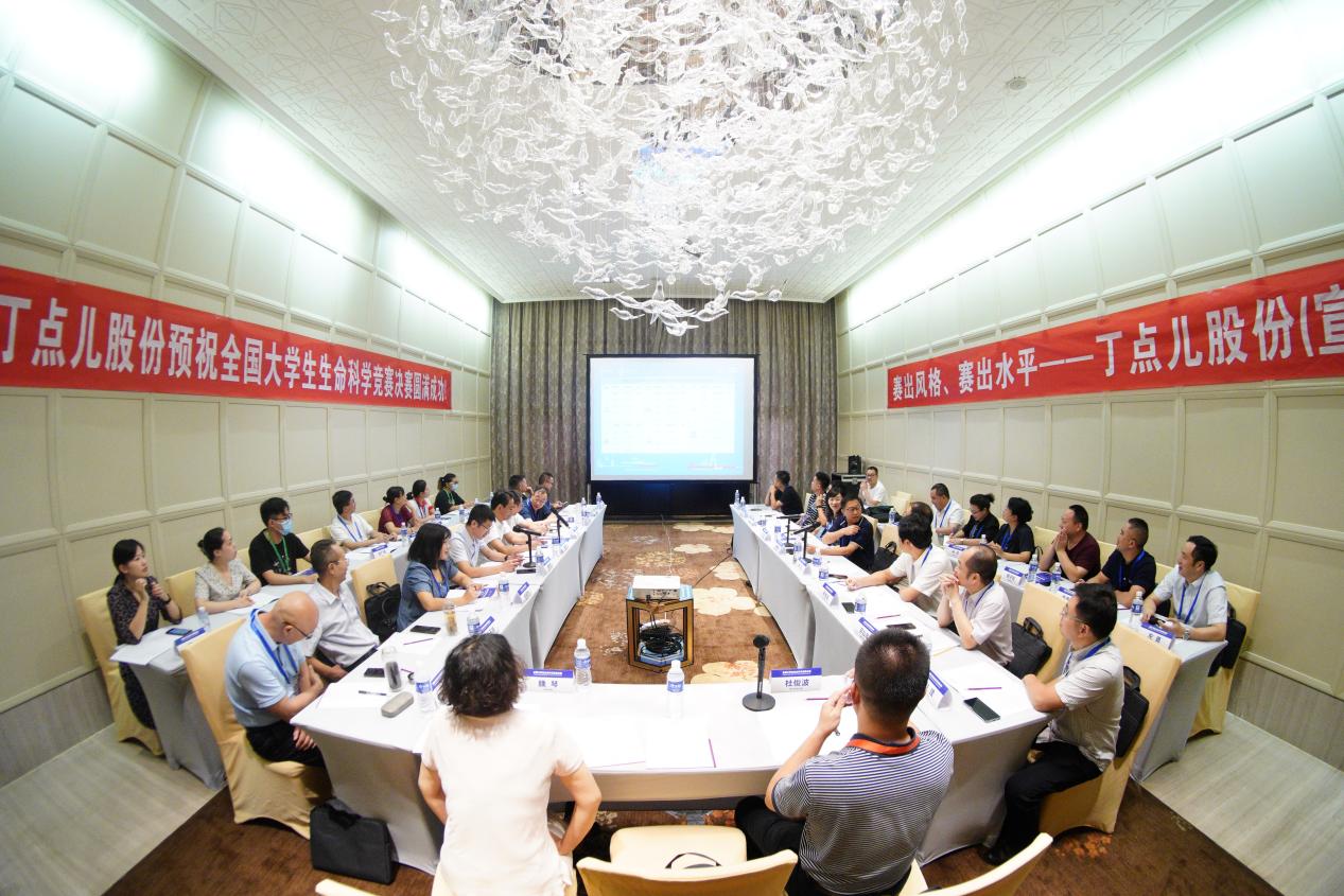 大学科技竞赛：7省75个项目在西华大学评审