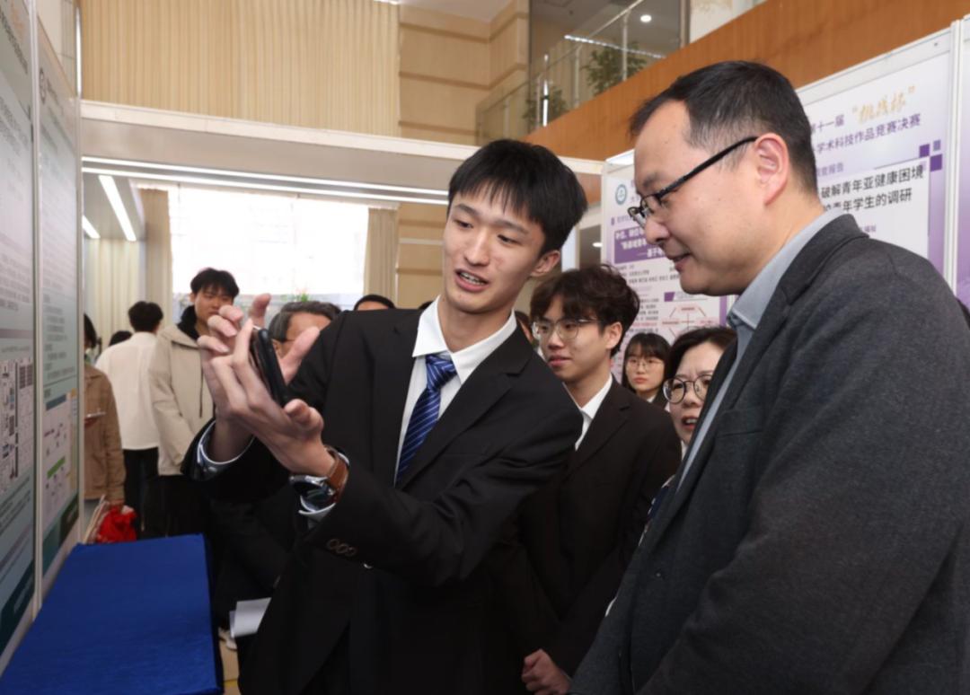 暨南大学第十一届‘挑战杯’决赛举行,师生共展学术科技创新成果