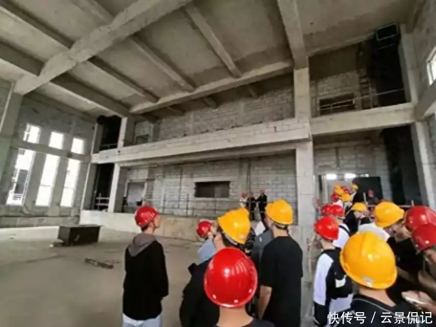 2025年高考录取大变！传统热门专业遇冷，新兴领域崛起原因揭秘