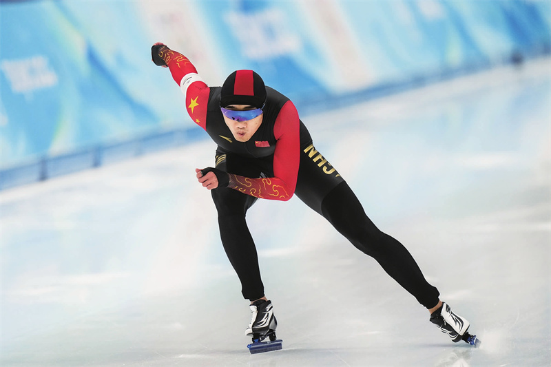 记者亲历冬奥会冰丝带，见证中国队夺冠及背后故事