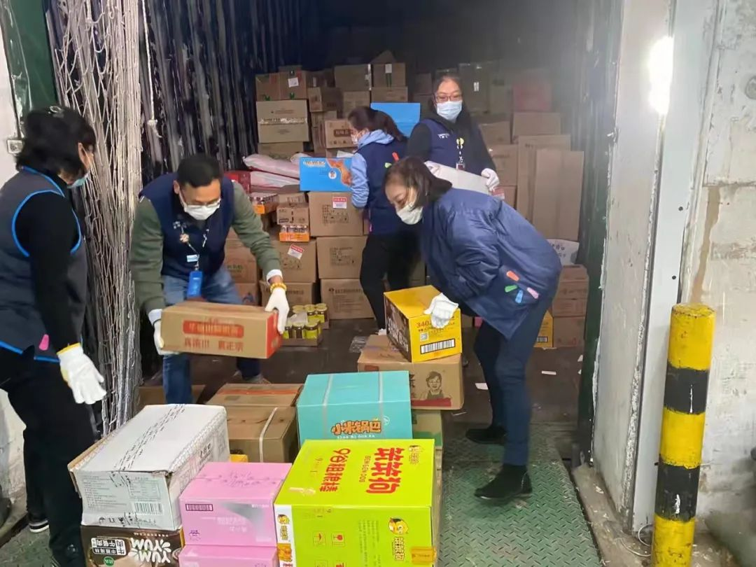 春节前夕多地疫情下，沃尔玛中国八城十二店的防控保供细节