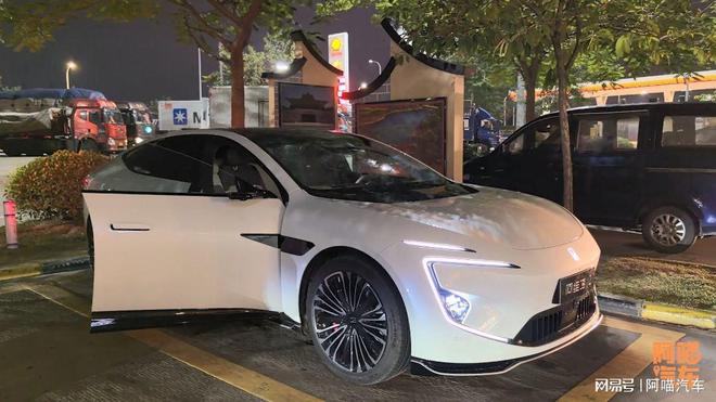 高速服务区过夜会多收过路费？实测告诉你答案