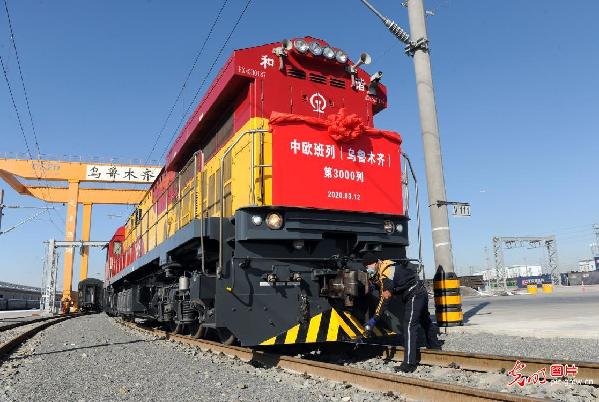 国务院出台稳外贸政策，应对疫情影响解决企业突出问题