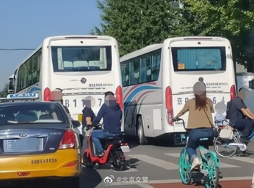 北京交警处理多起违章举报，违停逆行等均受处罚