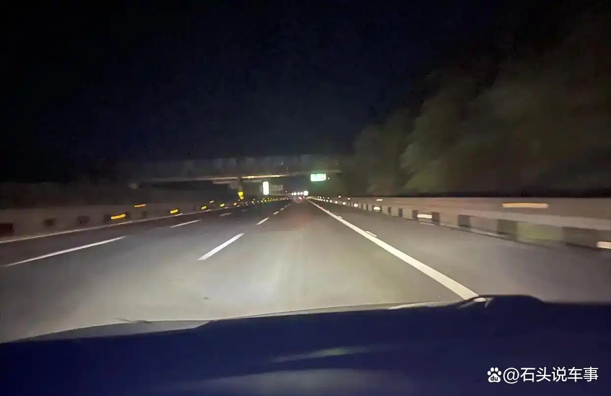 老司机谈晚上跑高速利弊：视线非关键，经验与速度更重要