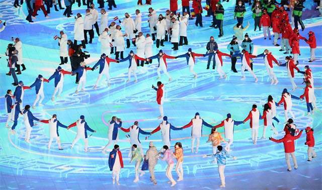 北京冬奥会闭幕式亮点多，运动员欢乐互动与预定流程有偏差