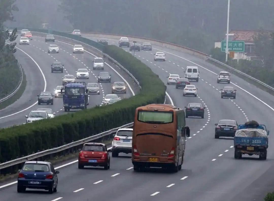 高速车道新规：左侧车道不再是超车道，最低速有要求啦