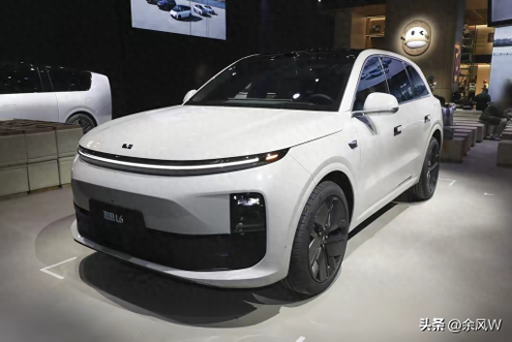 老司机揭秘！高速真正黄金车道不是左道，这些风险要知道