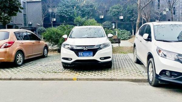 盘点开车令人讨厌行为:非违章但惹人烦,你遇过几种?