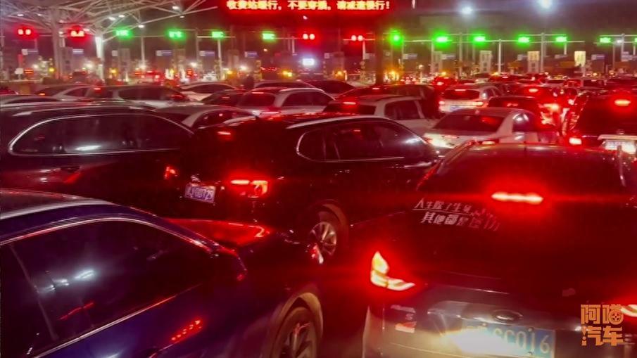 高速堵车时哪个车道更快？左侧第一车道为啥基本走不动？