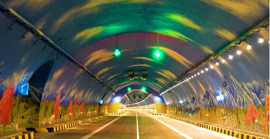 乌尉高速年底通车！天山胜利隧道工程奇迹，穿越天山仅需20分钟