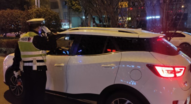 交警车检查真的有“潜规则”吗？这五类车辆最有可能被拦截。您的车辆在名单上吗？