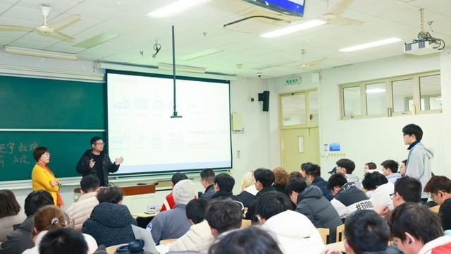 上海大学‘创新中国’核心通识课，让学生深刻思考专业未来