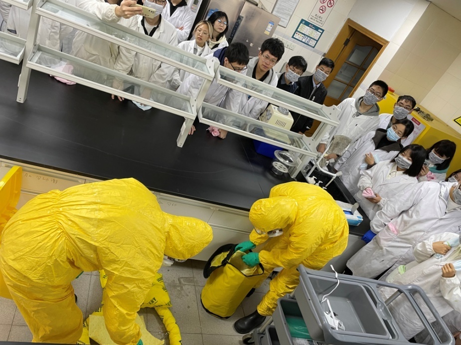 上海高校实验室安全管理严控常态化,警钟长鸣