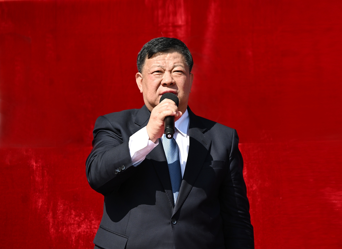 吉林大学第六十一届田径运动会举行,众多人员参加开幕式