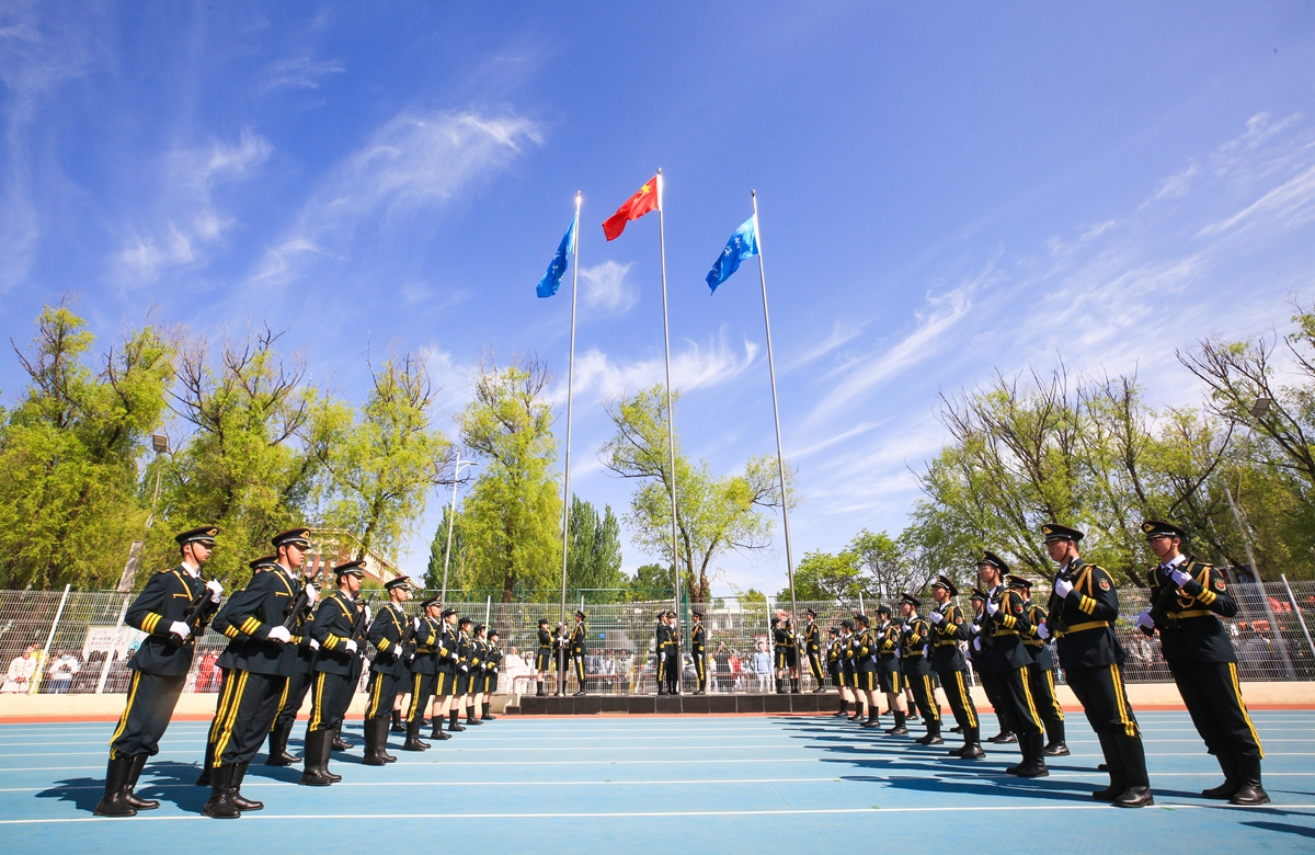 吉林大学第六十一届田径运动会举行,众多人员参加开幕式
