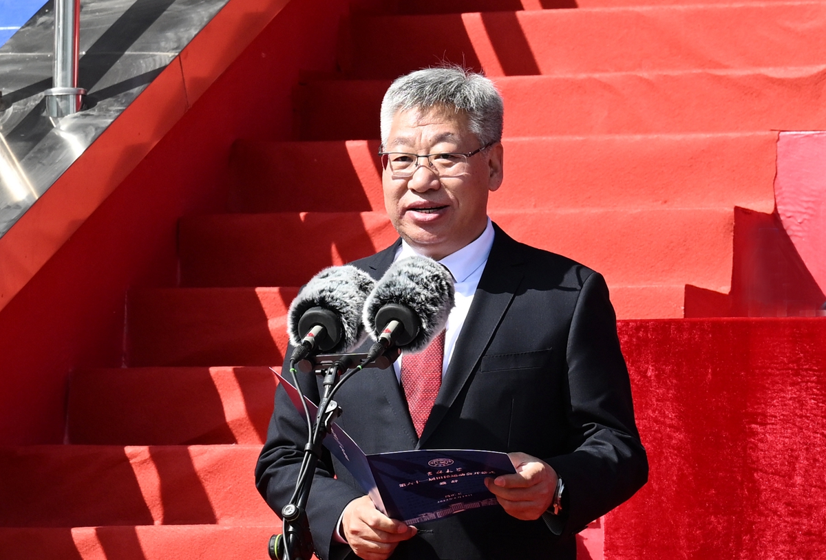 吉林大学第六十一届田径运动会举行,众多人员参加开幕式