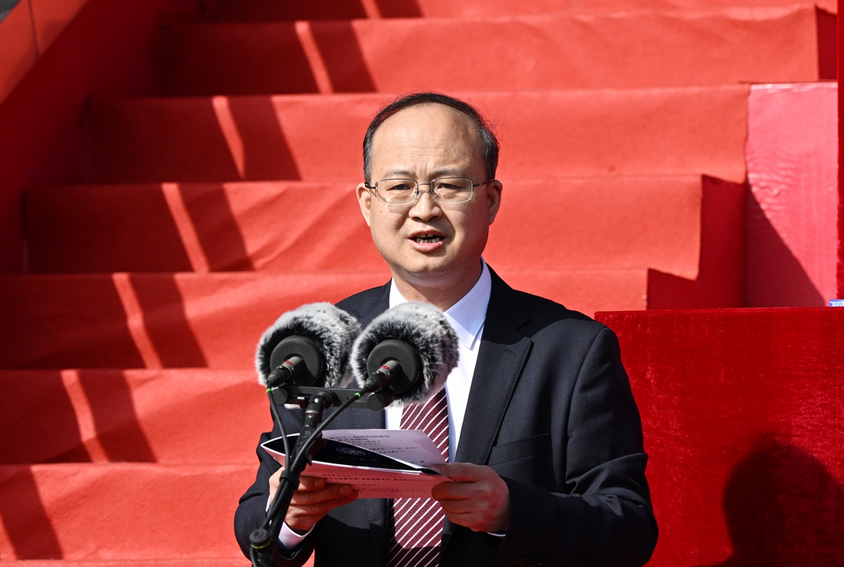 吉林大学第六十一届田径运动会举行,众多人员参加开幕式