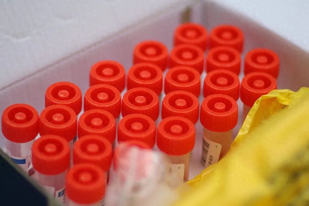 病例总数已达132例，感染者中有不少是物流园区的员工！一地多趟列车临时停运