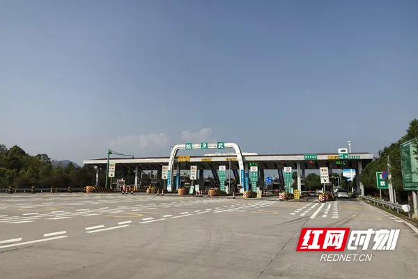湖南高速临武收费站升级改造，破解大件运输通行瓶颈