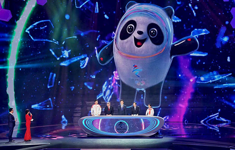 北京冬奥会和冬残奥会吉祥物揭晓,冰墩墩雪容融亮相