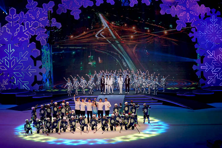 北京冬奥会和冬残奥会吉祥物揭晓,冰墩墩雪容融亮相