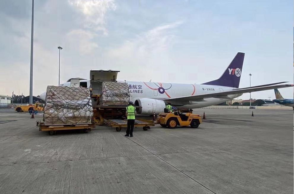 防疫期间快递未停运，优先递送防疫及生活物资，部分或有延误