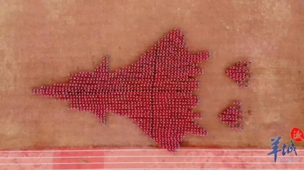 广州华立学院军训汇演超燃！大一新生展风采引热议