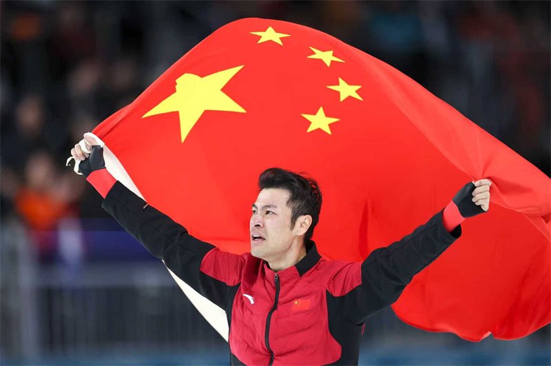 米兰冬奥会:中国冰雪健儿与国旗的约定,尽显热爱与拼搏