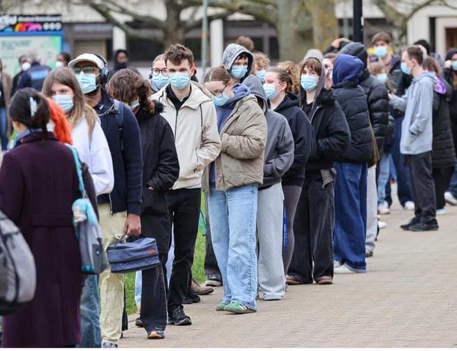 英国脑膜炎球菌疫情传播快且隐匿，多国紧张原因揭秘