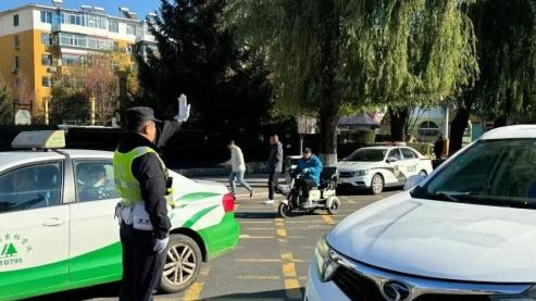 秋冬交替恶劣天气多，公安交管部门多措并举保交通安全