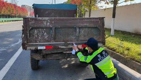 秋收大忙季人流车流叠加,农村道路违章高发如何预防?