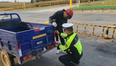 秋收大忙季人流车流叠加,农村道路违章高发如何预防?