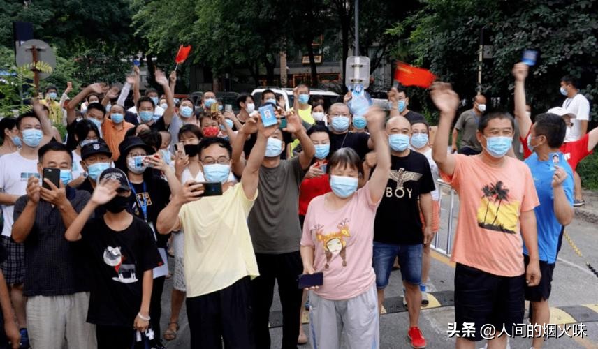 新冠疫情三年回顾：病毒致命性降低，国家此时解封原因解析