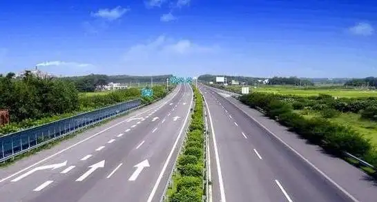 国庆高速自驾必看！高速行车这些关键注意事项要牢记