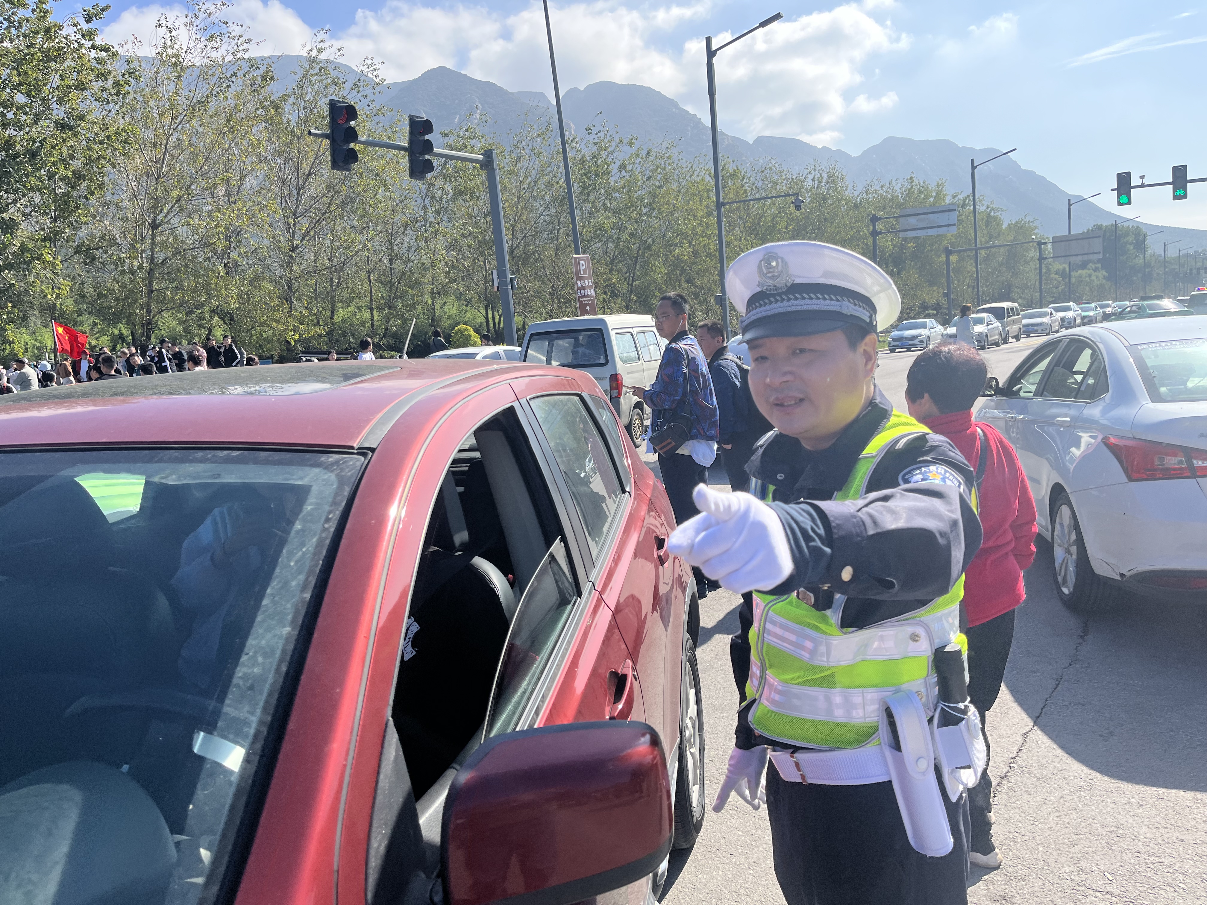 中秋国庆返程高峰！郑州交警保畅通，附假期后车辆限号规定