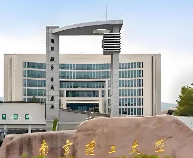 高考分数中等家庭愁学费？中外合作项目或是好选择